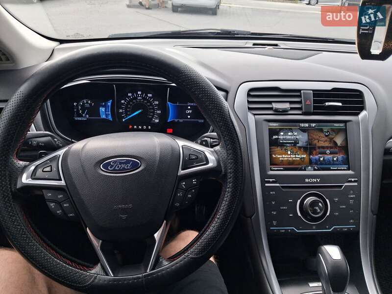 Седан Ford Fusion 2013 в Черновцах