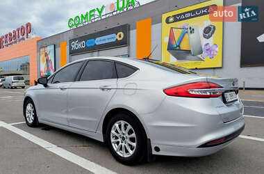 Седан Ford Fusion 2016 в 