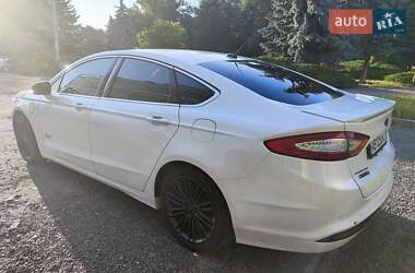 Седан Ford Fusion 2015 в 