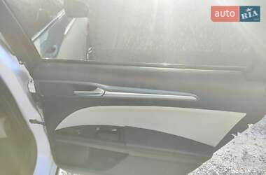 Седан Ford Fusion 2015 в 