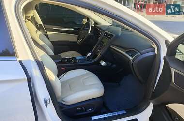 Седан Ford Fusion 2015 в 