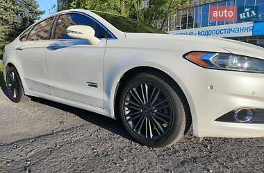 Седан Ford Fusion 2015 в 