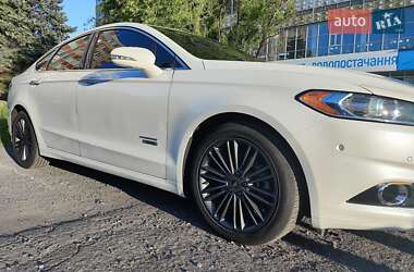 Седан Ford Fusion 2015 в 