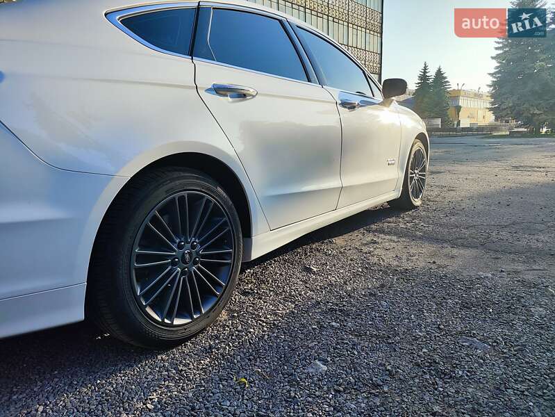 Седан Ford Fusion 2015 в Виннице