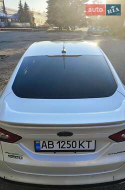 Седан Ford Fusion 2015 в 