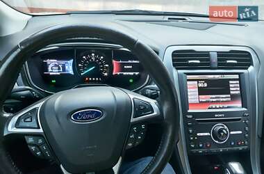 Седан Ford Fusion 2015 в 
