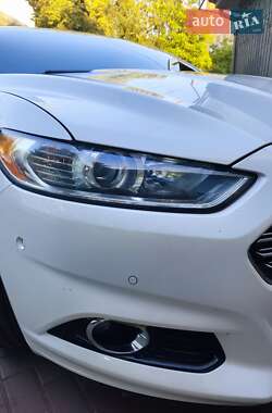 Седан Ford Fusion 2015 в 