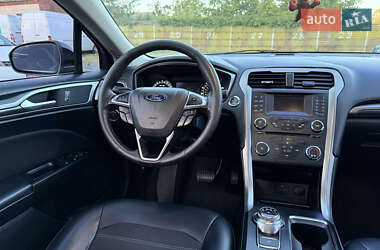 Седан Ford Fusion 2016 в 
