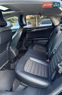 Седан Ford Fusion 2016 в 