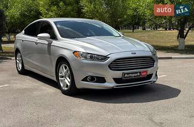 Седан Ford Fusion 2016 в 