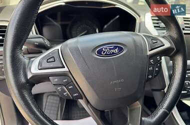 Седан Ford Fusion 2016 в 