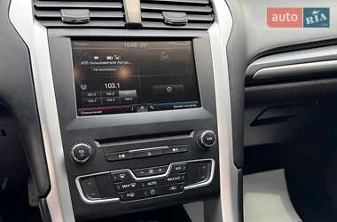 Седан Ford Fusion 2016 в 