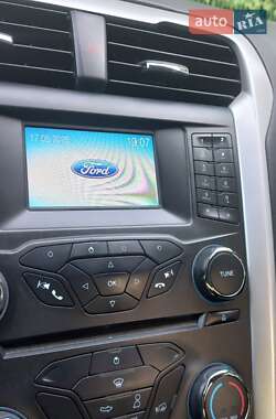 Седан Ford Fusion 2014 в 