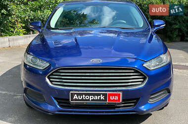 Седан Ford Fusion 2015 в 