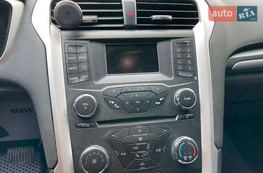 Седан Ford Fusion 2015 в 