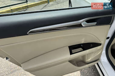 Седан Ford Fusion 2012 в 