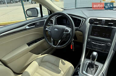 Седан Ford Fusion 2012 в 