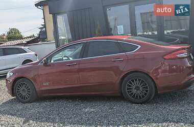 Седан Ford Fusion 2016 в 
