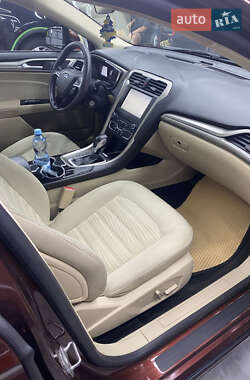 Седан Ford Fusion 2015 в 
