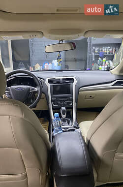 Седан Ford Fusion 2015 в 