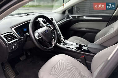 Седан Ford Fusion 2016 в 
