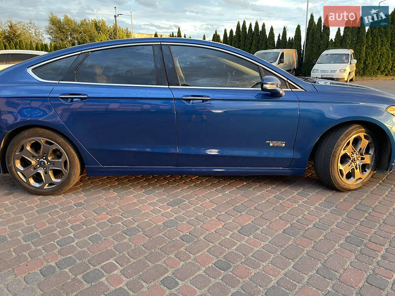 Седан Ford Fusion 2016 в Львове