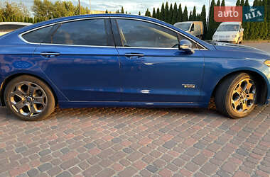 Седан Ford Fusion 2016 в 
