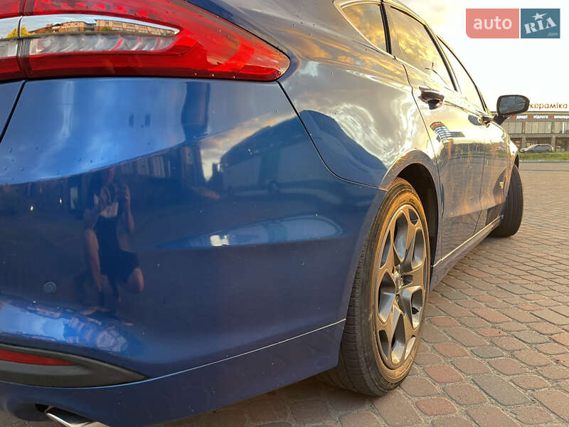 Седан Ford Fusion 2016 в Львове