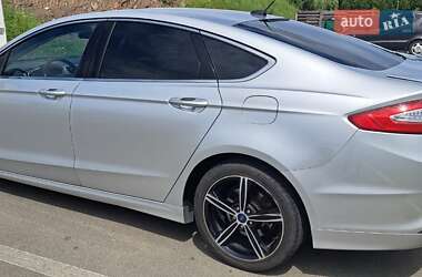 Седан Ford Fusion 2013 в 