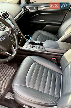 Седан Ford Fusion 2016 в 