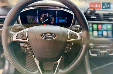 Седан Ford Fusion 2016 в 