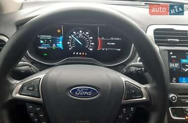 Седан Ford Fusion 2016 в 