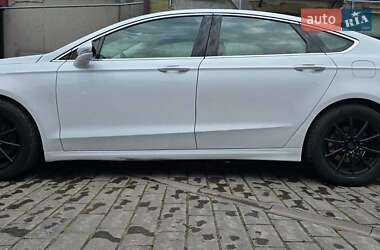 Седан Ford Fusion 2016 в 