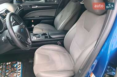Седан Ford Fusion 2017 в 