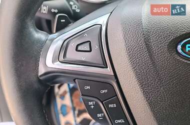 Седан Ford Fusion 2017 в 