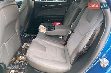 Седан Ford Fusion 2017 в 