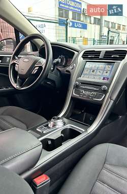Седан Ford Fusion 2018 в 