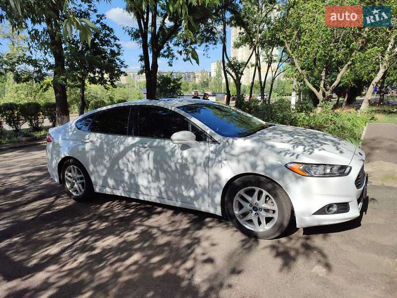 Седан Ford Fusion 2014 в 