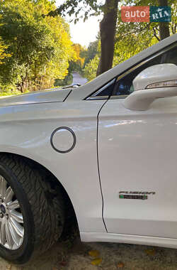 Седан Ford Fusion 2016 в 