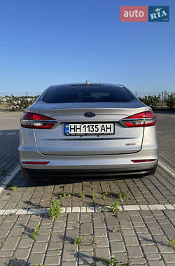 Седан Ford Fusion 2020 в 