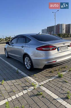 Седан Ford Fusion 2020 в 
