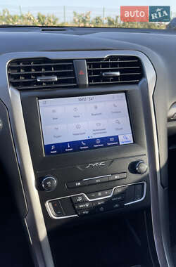 Седан Ford Fusion 2020 в 
