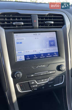 Седан Ford Fusion 2020 в 