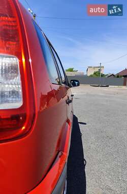 Хэтчбек Ford Fusion 2011 в 