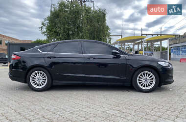 Седан Ford Fusion 2016 в 