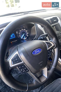 Седан Ford Fusion 2016 в 