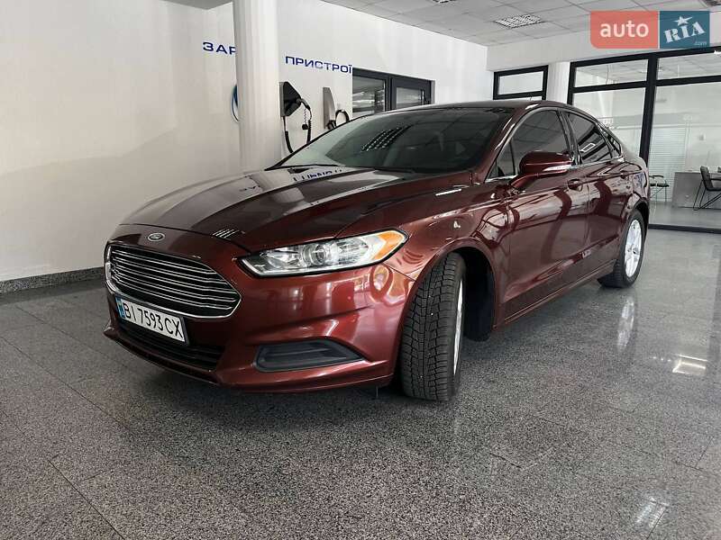 Седан Ford Fusion 2016 в 