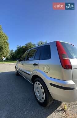 Хэтчбек Ford Fusion 2003 в 