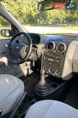 Хэтчбек Ford Fusion 2003 в 