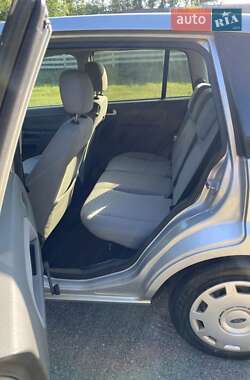 Хэтчбек Ford Fusion 2003 в 